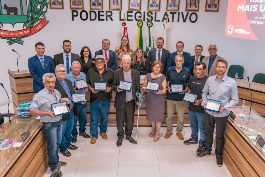 Câmara de vereadores de Campo belo do Sul, concede títulos de cidadão campo-belenses